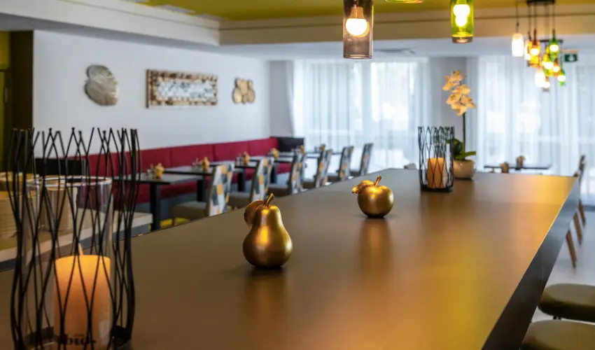 Zs�ry Liget Hotel & Spa Mez�k�vesd - M�rcius 15.