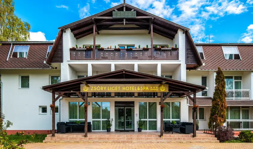 Zs�ry Liget Hotel & Spa Mez�k�vesd - M�rcius 15.