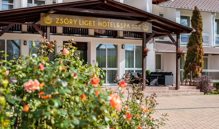 Zs�ry Liget Hotel & Spa Mez�k�vesd - M�rcius 15.