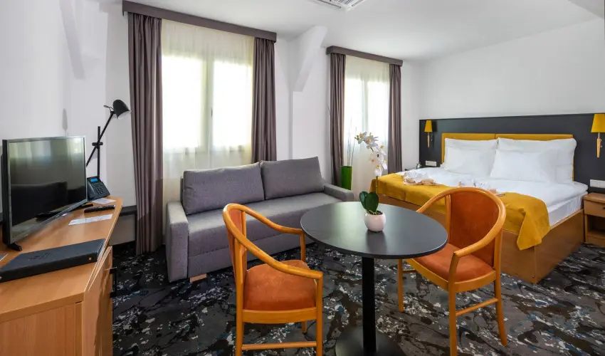 Zs�ry Liget Hotel & Spa Mez�k�vesd - M�rcius 15.
