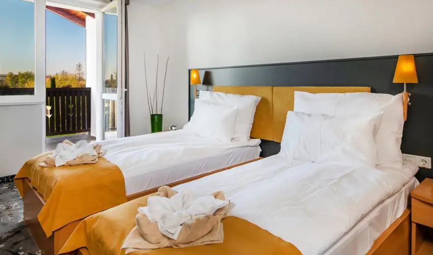 Zs�ry Liget Hotel & Spa Mez�k�vesd - M�rcius 15.